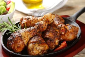 Jak długo piec pałeczki z kurczaka? Poznaj idealny czas i temperaturę przygotowania