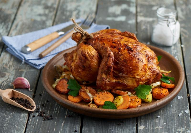 Kurczak pieczony pod przykryciem – odkryj sekrety idealnego smażenia i soczystości mięsa