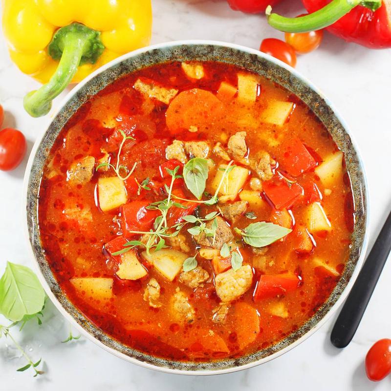 Odkryj sekrety smaku: jak zrobić pyszną zupę gulaszową krok po kroku