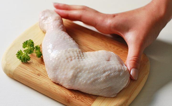 Ile kalorii ma pieczone udko z kurczaka? Oto najważniejsze informacje, które musisz znać!