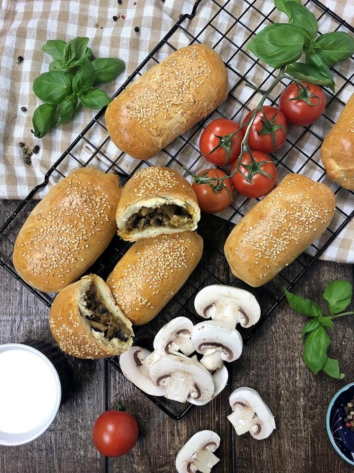 Regionalne warianty bułeczek z pieczarkami