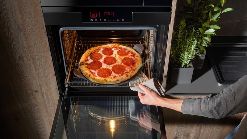 Optymalne pieczenie spodu do pizzy: Jak długo, by uniknąć zakalca?