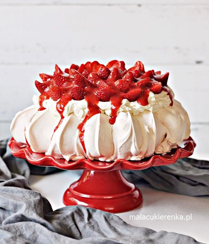 Słodkie desery z truskawkami