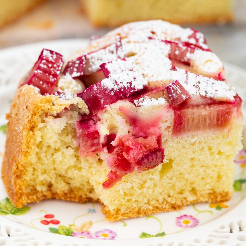 Ciasto czekoladowe z rabarbarem: Odkryj pyszne połączenie, które zaskoczy Twoje kubki smakowe!