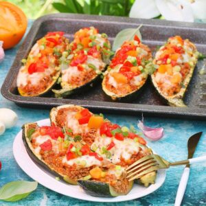 Cukinia faszerowana warzywami i pieczarkami – 9 kreatywnych przepisów na pyszny obiad