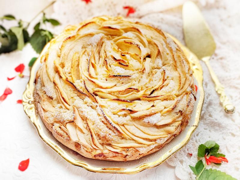 Proste ciasto z musem jabłkowym, które oczaruje Twoich gości – przepis na imprezowy hit