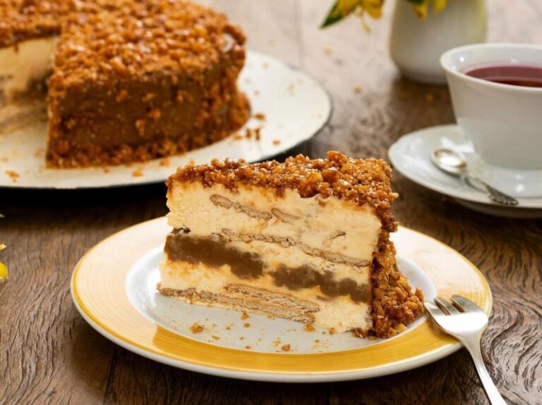 Słodkie ciasto karmelowe z orzechami, które zachwyci Twoje podniebienie