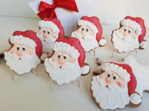 Świąteczne pierniczki mikołaje: Tradycyjne smakołyki, które pokochają wszyscy w rodzinie