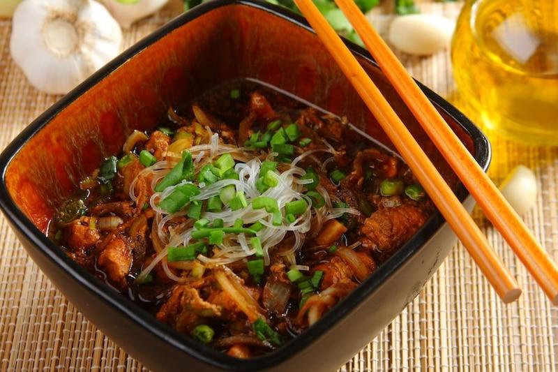 Zaskocz swoich bliskich chińską zupką w 15 minut – szybki i smaczny obiad na każdą okazję!