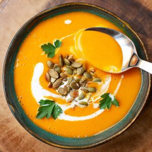 Ile kalorii ma zupa dyniowa? Odkryj jej wartość odżywczą i zaskakujące fakty!