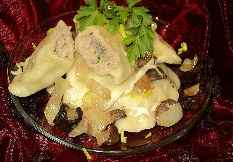 Odkryj smak pierogów z cielęciną: przepis na delikatne i soczyste nadzienie