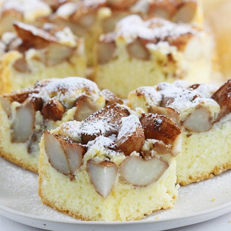 Pyszne ciasto z gruszkami i galaretką: odkryj owocowy raj w prosty sposób!