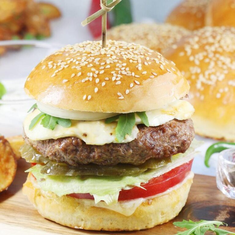 Sekrety idealnego doprawienia mięsa wołowego na burgery – sprawdź, jak uzyskać soczystość i wyjątkowy smak