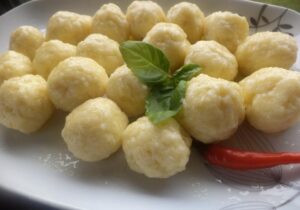 Soczyste i lekkie kluseczki serowe z ricotty, które pokochasz - sprawdź nasz przepis!