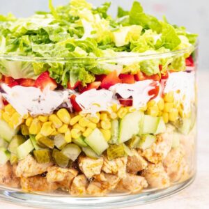 Sekrety doskonałej sałatki gyros: jakie warstwy i składniki wybrać?