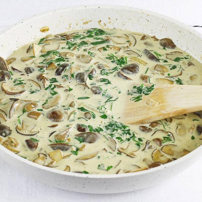 Sos grzybowy z suszonych grzybów – szybki i prosty przepis, który zachwyca smakiem