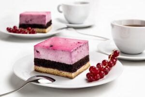 Odkryj ciasto z musem porzeczkowym: owocowa eksplozja smaku, którą musisz spróbować!