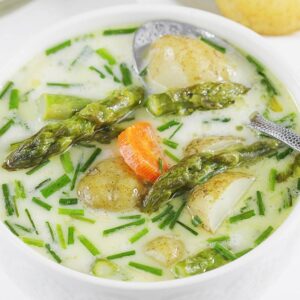 Smakowita zupa szparagowa krok po kroku – prosty przepis, który zachwyci wszystkich