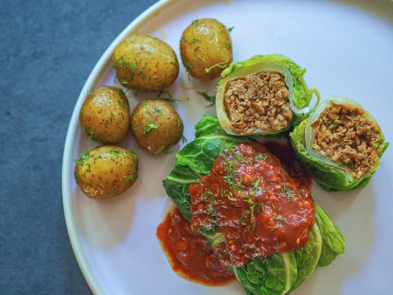 Wegańskie gołąbki z pieczarkami – odkryj smak bezmięsnej pyszności