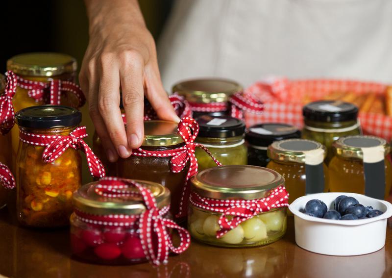 Bezpieczne wekowanie sałatki jarzynowej – na co zwrócić uwagę?