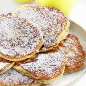 Pyszne pieczone racuchy z jabłkiem, które zachwycą całą rodzinę – bez smażenia!