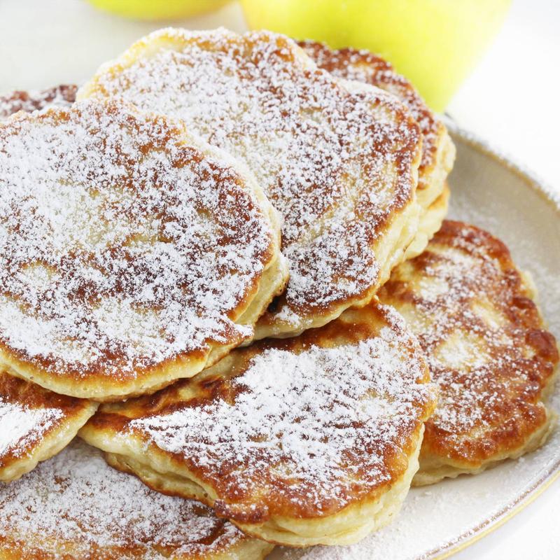 Pyszne pieczone racuchy z jabłkiem, które zachwycą całą rodzinę – bez smażenia!