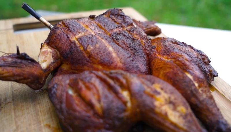 Jak skutecznie podgrzać pieczonego kurczaka, by zachował smak i soczystość