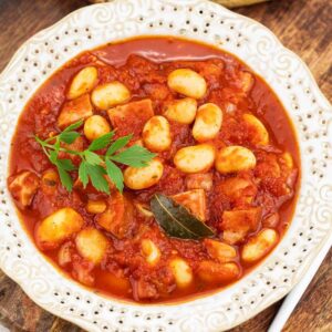 Odkryj bogactwo smaków w zdrowej wersji fasolki po bretońsku - sprawdzony przepis