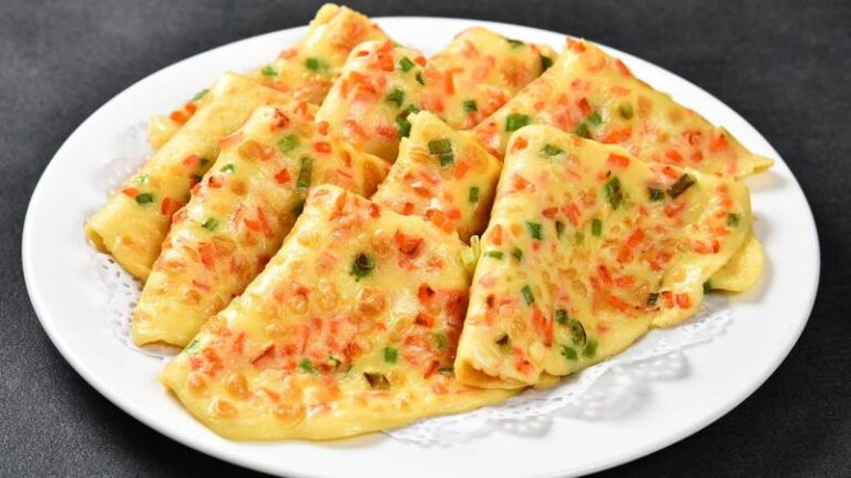 Szybkie i smaczne naleśniki z warzywami zapiekane na rodzinny obiad w 20 minut